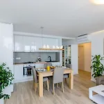 Lazarin - Two Bedroom With Balcony And Sea View 1 Veliki Apartmán *
