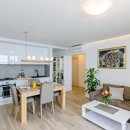 Apartment Lazarin - Two Bedroom With Balcony And Sea View 1 Veliki *