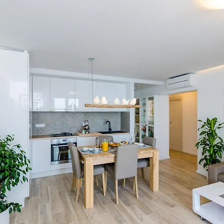 Lazarin - Two Bedroom With Balcony And Sea View 1 Veliki Apartman *
