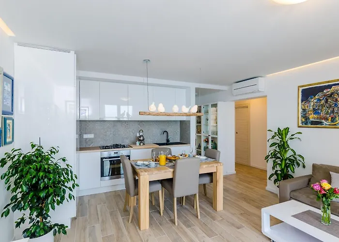 Lazarin - Two Bedroom With Balcony And Sea View 1 Veliki Апартаменты *